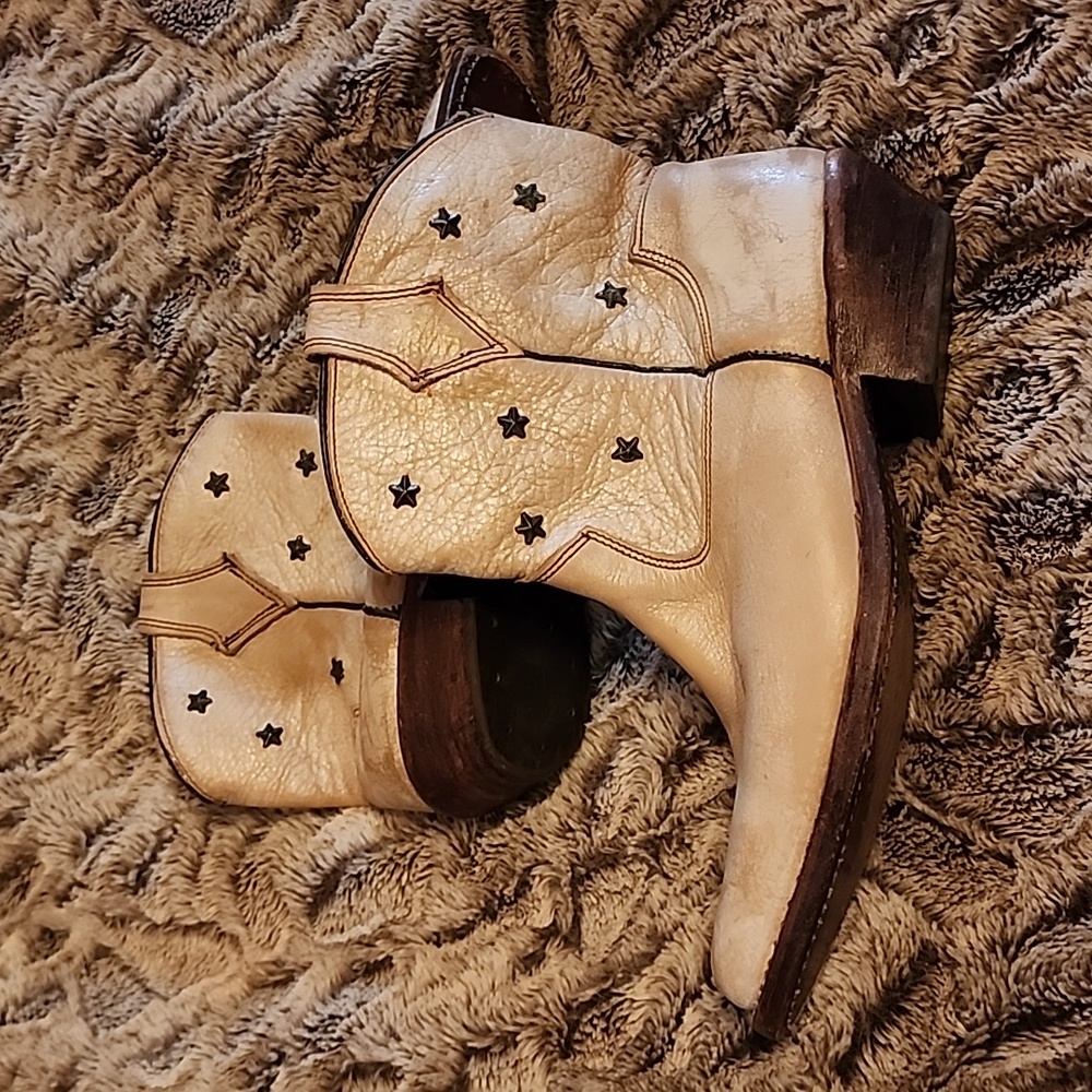 Bed Stu cream ankle boots with stars 8.5